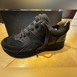 Project O by Everlane Trainer Sneaker in Navy